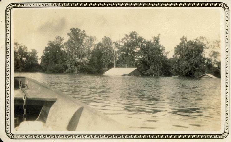1927%20Flood%2C%20Columbia%2C%20Full%20Sceen%20(1).jpg