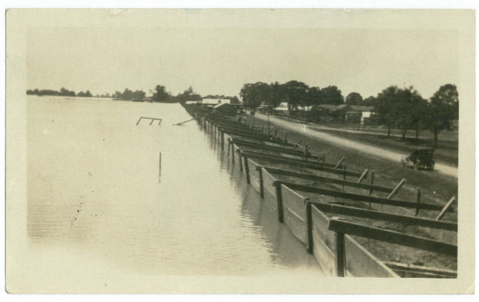 24%20Govt%20levee%20between%20Moreauville%20and%20Bordelonville.jpg